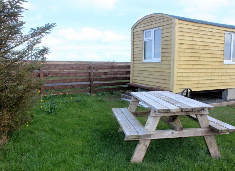 Hillside Camping Pods And Shepherd'S Hut Wick  Εξωτερικό φωτογραφία